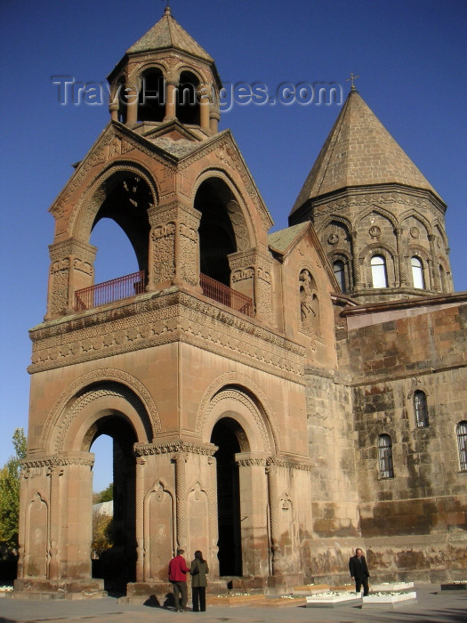 armenia79: Armenia - Echmiatzin / Echmiadzin / Ejmiatsin / Vagarshapat, Armavir province: Cathedral of St. Echmiatzin - belfry - seat of the Catholicos All Armenians - Center of the Armenian Apostolic Church - UNESCO world heritage site (photo by Austin Kilroy) - (c) Travel-Images.com - Stock Photography agency - Image Bank