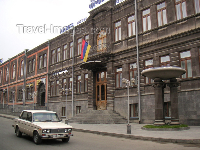 armenia80: Armenia - Gyumri: Araks hotel - Gorku St. 31 (photo by Austin Kilroy) - (c) Travel-Images.com - Stock Photography agency - Image Bank