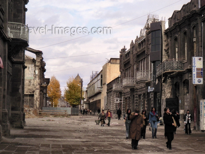 armenia81: Armenia - Gyumri: Street scene (photo by Austin Kilroy) - (c) Travel-Images.com - Stock Photography agency - Image Bank