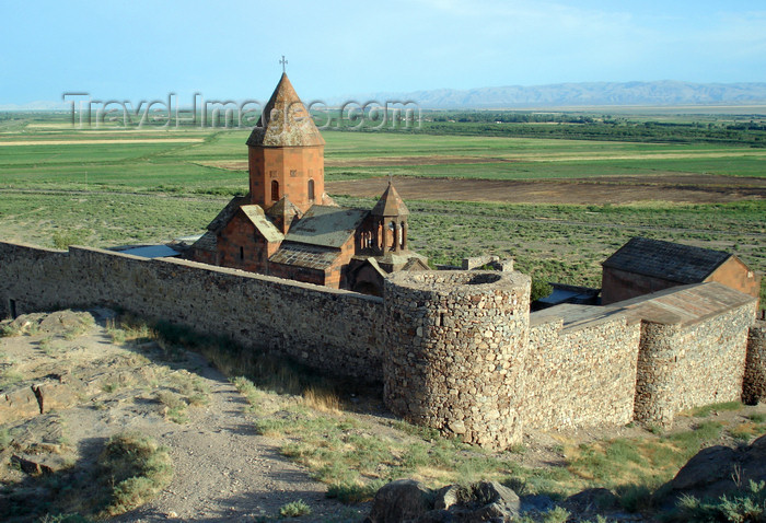 armenia90: Armenia - Khor Virap, Ararat province: the monastery - walls seen from above - photo by A.Ishkhanyan - (c) Travel-Images.com - Stock Photography agency - Image Bank