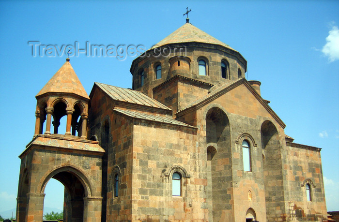 armenia92: Armenia - Echmiatzin, Armavir province: Church of martyr St Hripsime - sixteen-facet cupola - UNESCO world heritage site - photo by S.Hovakimyan - (c) Travel-Images.com - Stock Photography agency - Image Bank