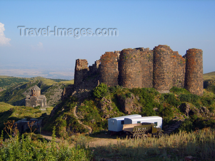 armenia98: Armenia - Ambert / Amberd castle, Aragatsotn province: the fortress stands on a rocky scarp formed by the rivers Amberd and Arkhashen, 2300m above sea level - slopes of Mt. Aragats - photo by S.Hovakimyan - (c) Travel-Images.com - Stock Photography agency - Image Bank