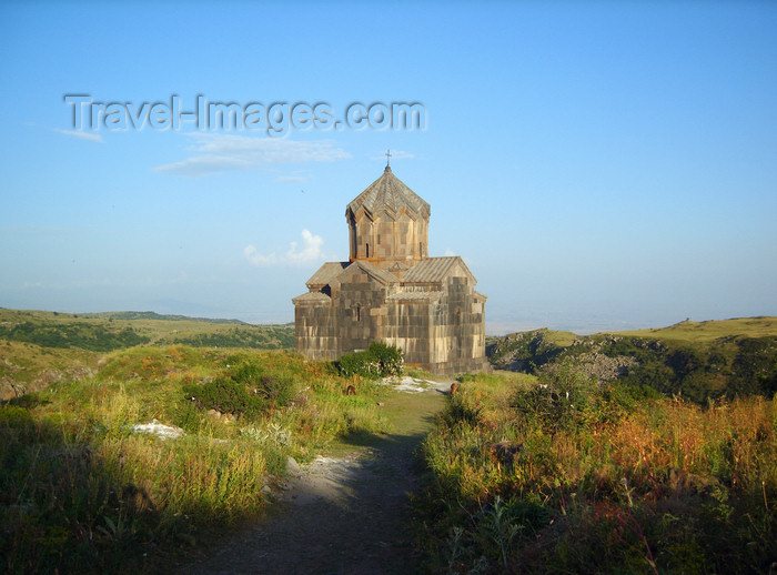 armenia99: Armenia - Ambert / Amberd, Aragatsotn province: church, built in 1026 by the architect Vagram Pakhlavuni - photo by S.Hovakimyan - (c) Travel-Images.com - Stock Photography agency - Image Bank