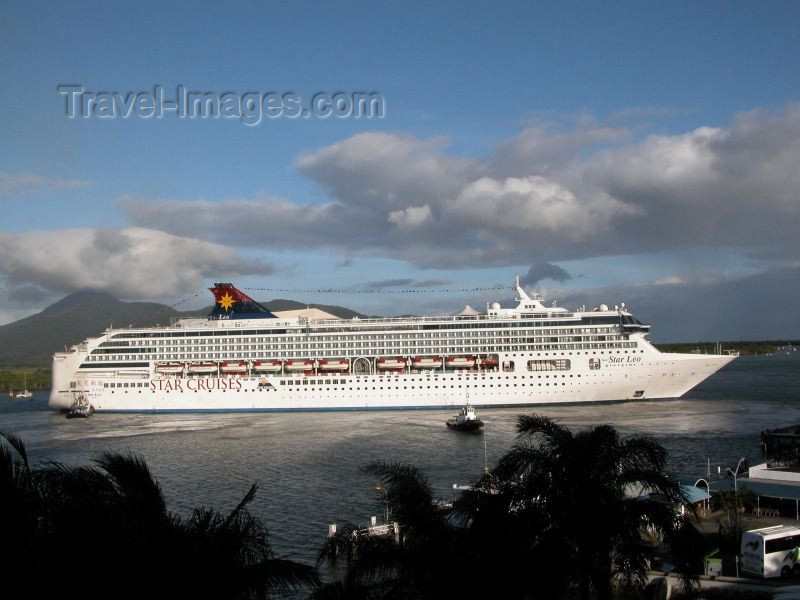 australia31: Australia - Sydney / SYD / RSE / LBH - New South Wales: SS Star Leo in the harbour - Star Cruises - Cruise ship (photo by Tim Fielding) - (c) Travel-Images.com - Stock Photography agency - Image Bank