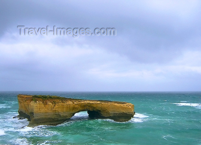 australia457: Australia - Great Ocean Road (Victoria): London Bridge - photo by Luca Dal Bo - (c) Travel-Images.com - Stock Photography agency - Image Bank