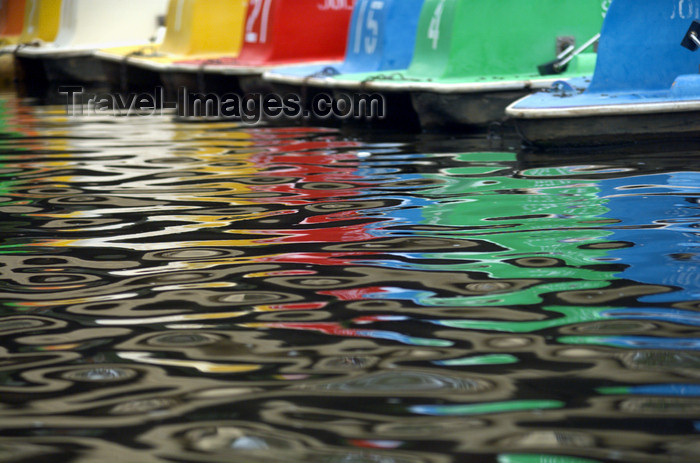 australia640: Australia - Adelaide (SA): paddle boat reflections - pond - photo by S.Lovegrove - (c) Travel-Images.com - Stock Photography agency - Image Bank