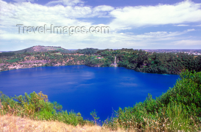 australia683: Australia - Mt. Gambier's Blue Lake, South Australia - photo by G.Scheer - (c) Travel-Images.com - Stock Photography agency - Image Bank