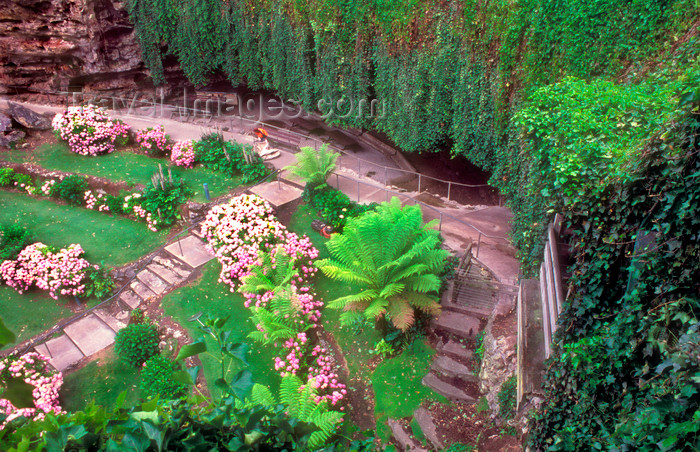 australia689: Australia - Mt. Gambier, South Australia: Umpherston Cave Gardens - photo by G.Scheer - (c) Travel-Images.com - Stock Photography agency - Image Bank