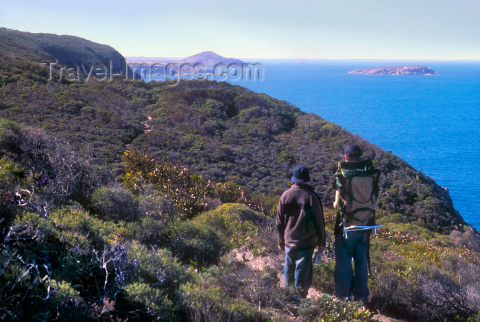 australia703: Australia - Heysen Trail near Waitpinga, South Australia: hikers enjoy the view - photo by G.Scheer - (c) Travel-Images.com - Stock Photography agency - Image Bank