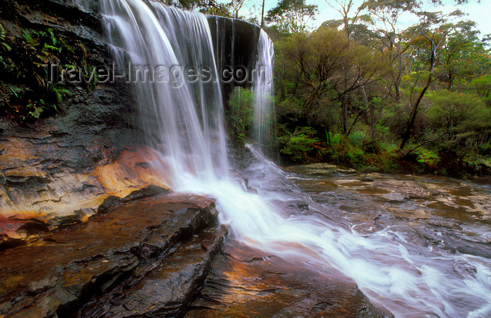 australia751: Blue Mountains, New South Wales, Australia: Weeping Rock waterfall, near Leura - photo by G.Scheer - (c) Travel-Images.com - Stock Photography agency - Image Bank