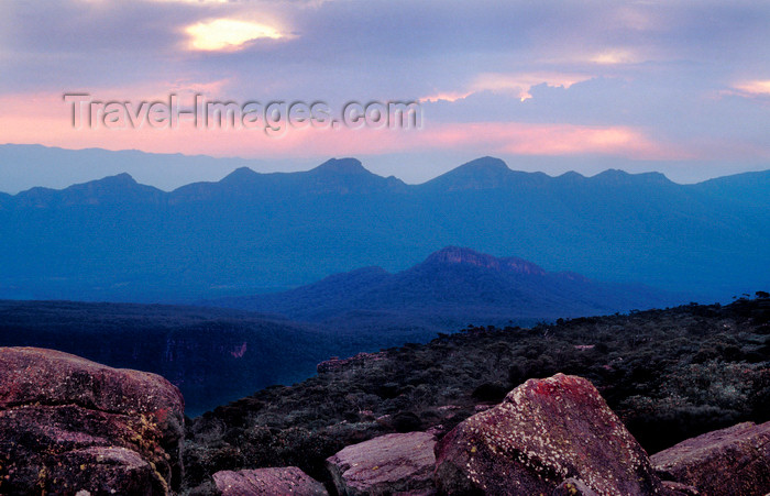 australia766: Grampians National Park, Victoria, Australia: view from Mt. William - rocks - photo by G.Scheer - (c) Travel-Images.com - Stock Photography agency - Image Bank