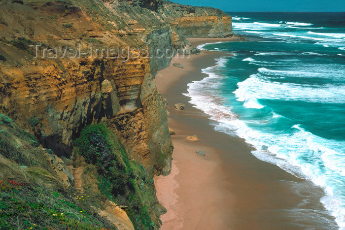 australia773: Great Ocean Road, Victoria, Australia: cliffs - limestone and sandstone - B100 - photo by G.Scheer - (c) Travel-Images.com - Stock Photography agency - Image Bank