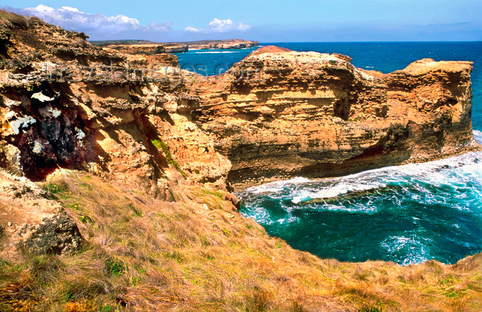 australia789: Peterborough Coast, Victoria, Australia: natural breakwater - photo by G.Scheer - (c) Travel-Images.com - Stock Photography agency - Image Bank