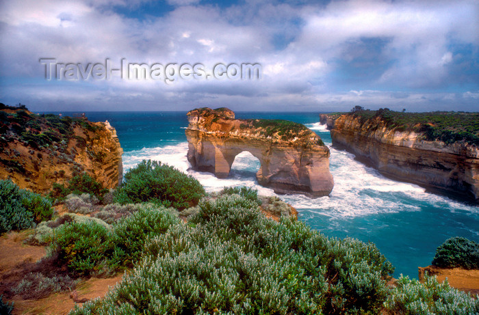 australia792: Great Ocean Road, Victoria, Australia: arch - rock formation - Port Campbell National Park - photo by G.Scheer - (c) Travel-Images.com - Stock Photography agency - Image Bank