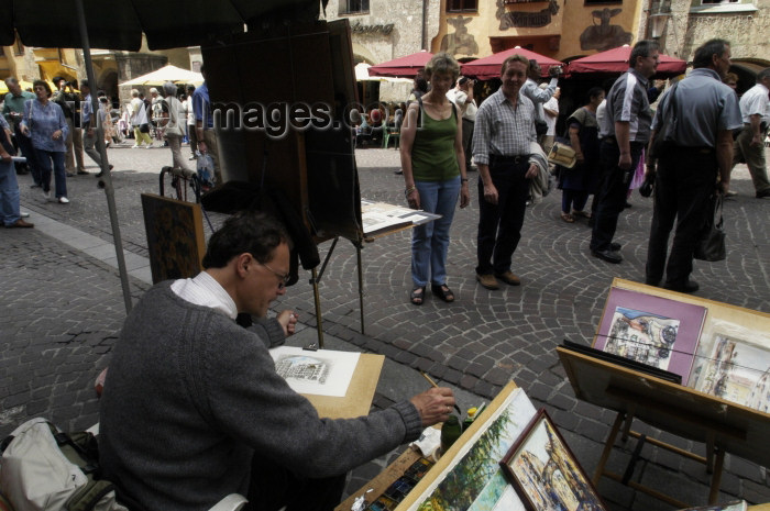 austria103: Austria - Innsbruck (Tirol / Tyrol): street painter - artist (photo by W.Schmidt) - (c) Travel-Images.com - Stock Photography agency - Image Bank