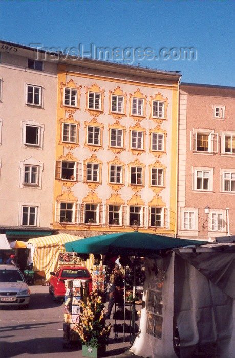 austria14: Austria / Österreich - Salzburg: birthplace of Wolfgang Amadeus Mozart - Getreidegasse 9 - Mozart's house - Mozarts Geburtshaus - photo by M.Torres - (c) Travel-Images.com - Stock Photography agency - Image Bank