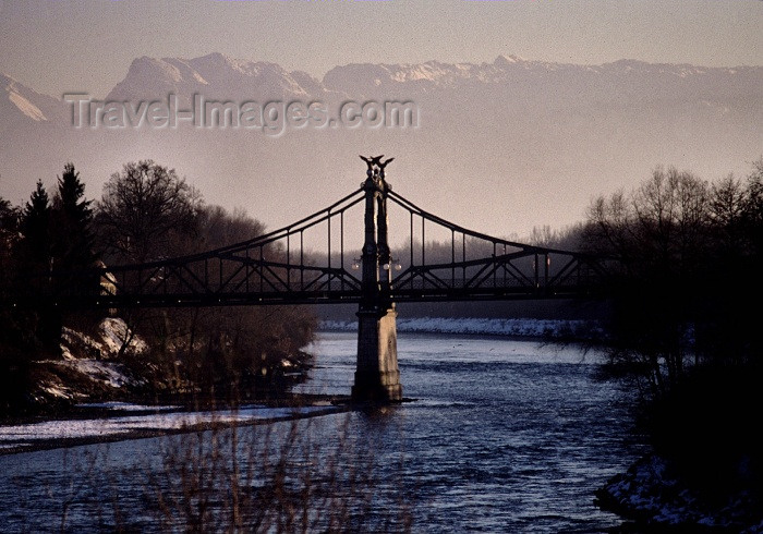 austria72: Austria - Oberndorf  bei Salzburg: bridge over the Salzach river - photo by F.Rigaud - (c) Travel-Images.com - Stock Photography agency - Image Bank