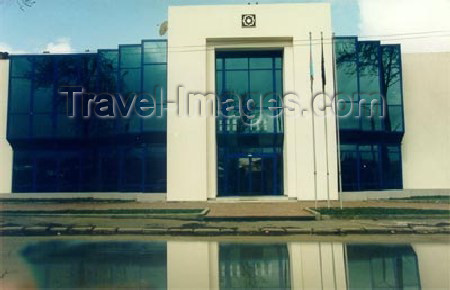 az-ganca1: Azerbaijan - Ganca: building of the International Bank - photo by Elnur Hasan - (c) Travel-Images.com - Stock Photography agency - Image Bank