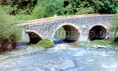 az-ganca22: Ganca, Azerbaijan: 13 th century bridge - photo by Elnur Hasan - (c) Travel-Images.com - Stock Photography agency - Image Bank