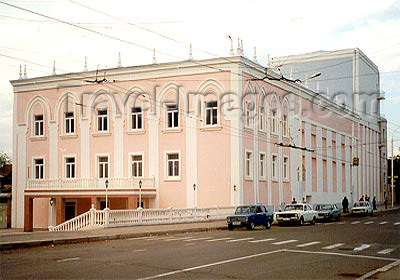 az-ganca24: Ganca: the Drama theatre - Abbaszadeh Str. - photo by Elnur Hasan - (c) Travel-Images.com - Stock Photography agency - Image Bank