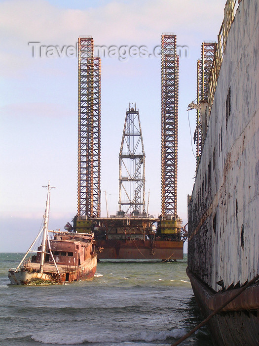 azer111: Baku, Azerbaijan: a modern drilling platform to be located in the Caspian sea - photo by G.Monssen - (c) Travel-Images.com - Stock Photography agency - Image Bank