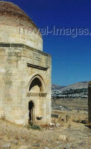 azer115: Azerbaijan - Eddi Gyumbez - Samaxi Rayonu: Shirvan Khans tombs - dome - photo by G.Frysinger - (c) Travel-Images.com - Stock Photography agency - Image Bank