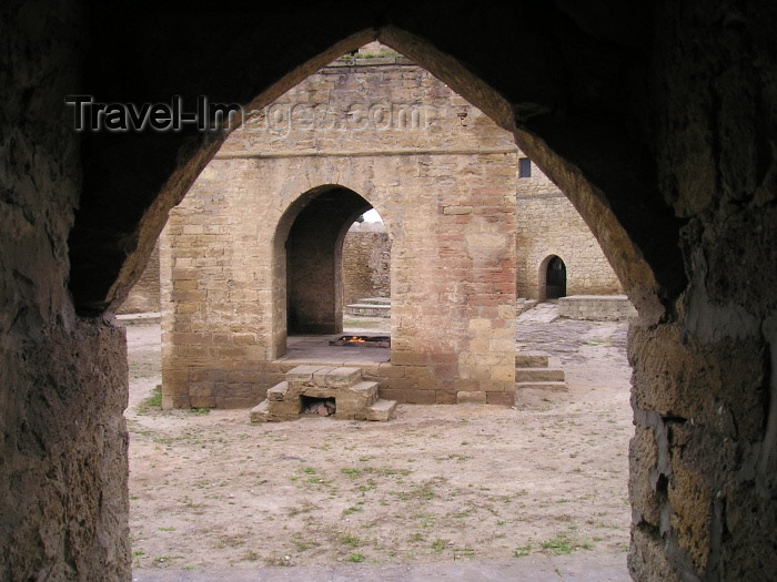 azer117: Azerbaijan - Abseron Yasaqligi - Surakhany: Ateshgah fire temple - inside - Zoroastrianism - photo by F.MacLachlan - (c) Travel-Images.com - Stock Photography agency - Image Bank