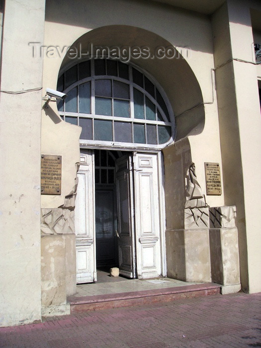 azer124: Azerbaijan - Baku: a doorway (photo by F.MacLachlan) - (c) Travel-Images.com - Stock Photography agency - Image Bank