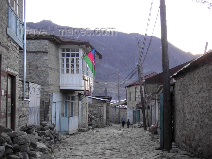 azer147: Azerbaijan - Lahic / Lahuj (Ismailly Rayon - Central Azerbaijan): street scene  - Azeri balcony (photo by Austin Kilroy) - (c) Travel-Images.com - Stock Photography agency - Image Bank