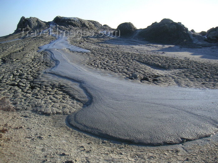 azer150: Azerbaijan - Gobustan / Qobustan / Kobustan - Qobustan Rayonu: mud volcano - spilling mud - photo by Austin Kilroy - (c) Travel-Images.com - Stock Photography agency - Image Bank