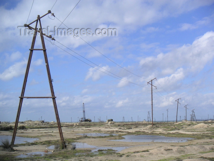 azer155: Azerbaijan - Artyom - Pirallahi Island - Absheron peninsula - Baki Sahari: electricity cables and an oil pipeline - photo by Austin Kilroy - (c) Travel-Images.com - Stock Photography agency - Image Bank