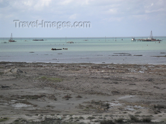 azer158: Azerbaijan - Artyom - Pirallahi Island - Absheron peninsula: detritus of oil production on the Caspian sea (photo by Austin Kilroy) - (c) Travel-Images.com - Stock Photography agency - Image Bank