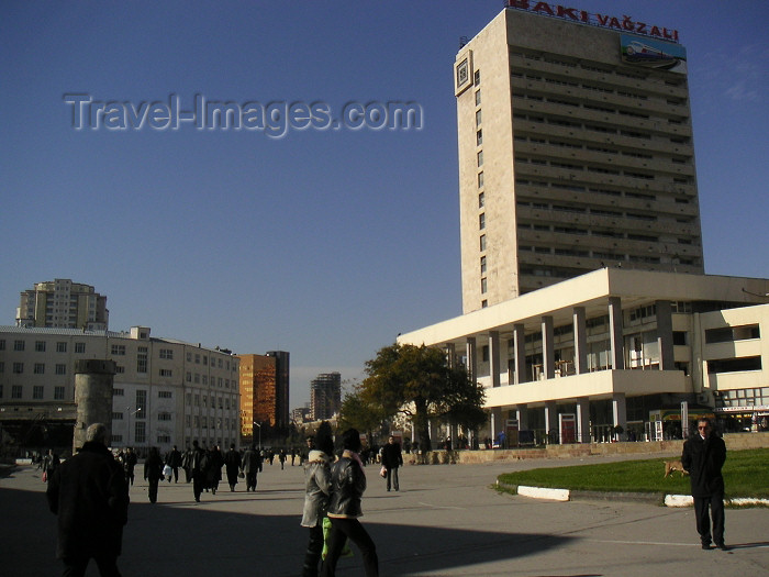 azer162: Azerbaijan - Baku: Railway station and 28 May square / praça 28 de Maio - photo by Austin Kilroy - (c) Travel-Images.com - Stock Photography agency - Image Bank