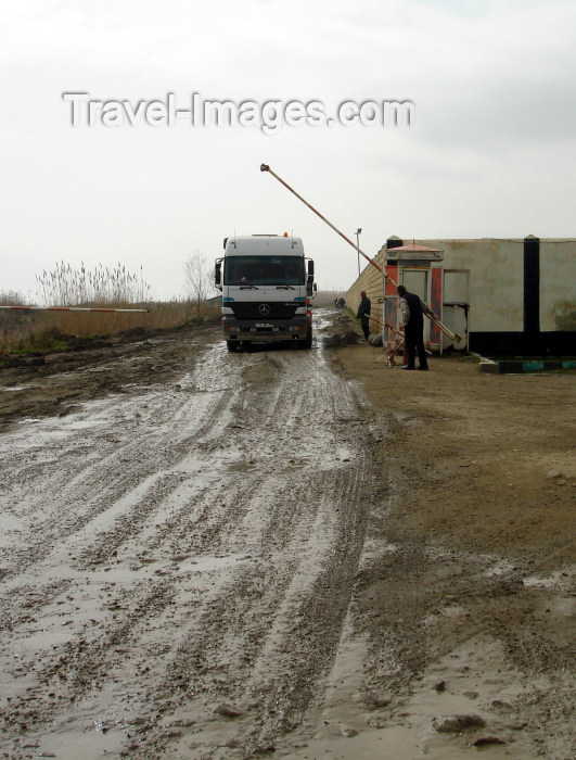 azer176: Astara, Azerbaijan: Azeri-Iranian border - main vehicle border crossing - a muddy and litter strewn track alongside the beach - lorry - Mercedes-Benz truck clears customs - photo by F.MacLachlan - (c) Travel-Images.com - Stock Photography agency - Image Bank