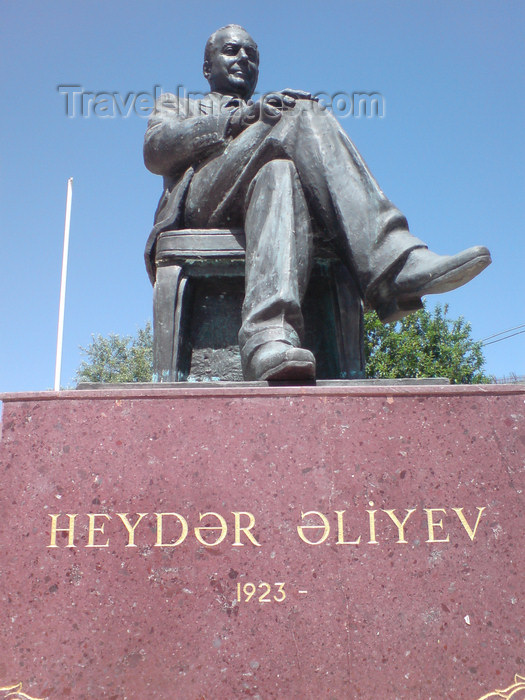 azer193: Azerbaijan - Altyaghach National Park, Xizi rayon: statue of Heydar Aliyev at the Cennet Baghi resort, apparently the man never dies - photo by N.Mahmudova - (c) Travel-Images.com - Stock Photography agency - Image Bank