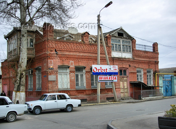 azer197: Ganca, Azerbaijan: old brick building - photo by N.Mahmudova - (c) Travel-Images.com - Stock Photography agency - Image Bank