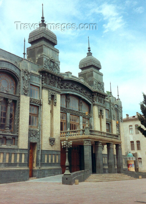 azer2: Azerbaijan - Baku: Mirza F. Akhundov Opera and Ballet Theatre - commissioned to architect N.Bayev by the Mayilov brothers - Nizami Str. - photo by M.Torres - (c) Travel-Images.com - Stock Photography agency - Image Bank