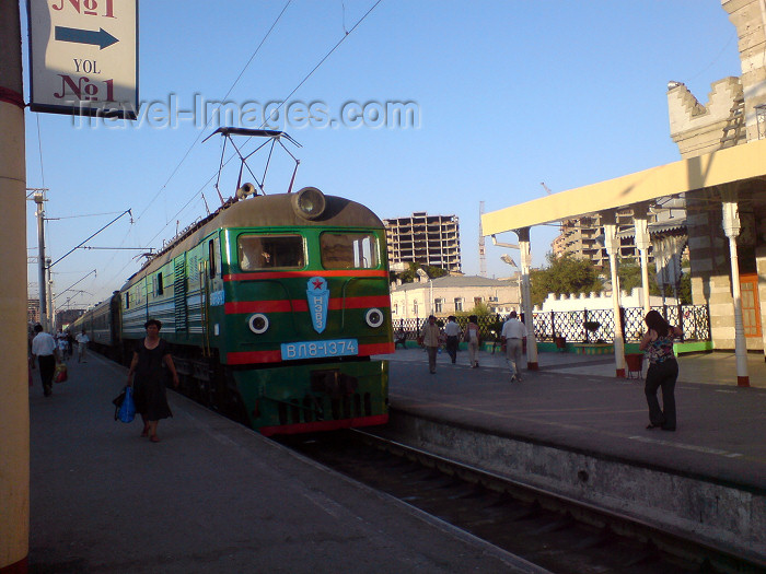 azer206: Azerbaijan - Baku: train to Tbilisi - Baku train station - photo by N.Mahmudova - (c) Travel-Images.com - Stock Photography agency - Image Bank