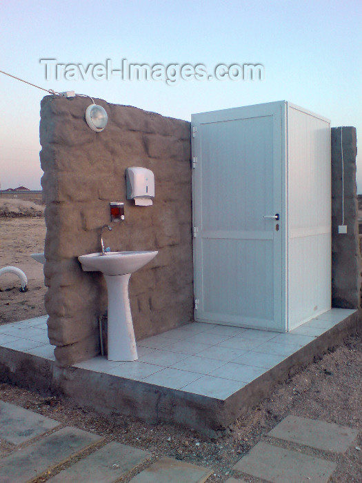 azer211: Azerbaijan - Bilgah / Bilgeh - Absheron peninsula - Baki Sahari: roof-less, wall-less WC - photo by N.Mahmudova - (c) Travel-Images.com - Stock Photography agency - Image Bank