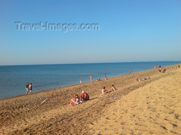 azer212: Azerbaijan - Bilgah / Bilgeh - Absheron peninsula - Baki Sahari: the beach - photo by N.Mahmudova - (c) Travel-Images.com - Stock Photography agency - Image Bank