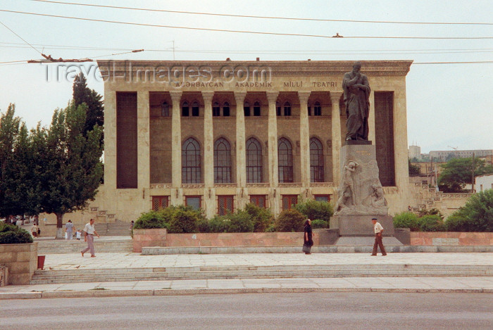 azer23: Azerbaijan - Baku / Baki: Akademik Milli Teatri  / Academic Theatre and statue of Fizuli (1494-1556), Azerbaijani poet and thinker - sculptors: Omar Eldarov and Tokay Mamedov - photo by Miguel Torres - (c) Travel-Images.com - Stock Photography agency - Image Bank