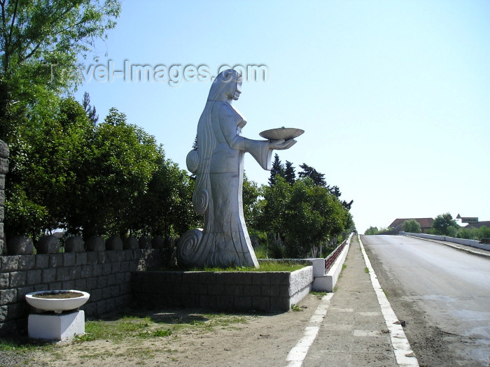 azer230: Azerbaijan - Qumbasi - Masalli Rayonu: Lankaran Tea Lady welcomes you to Lankaran region (photo by F.MacLachlan) - (c) Travel-Images.com - Stock Photography agency - Image Bank