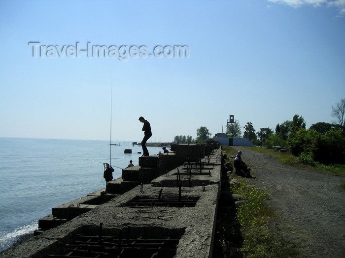 azer235: Azerbaijan - Lankaran / Lenkoran: fishing off the waterfront (photo by F.MacLachlan) - (c) Travel-Images.com - Stock Photography agency - Image Bank