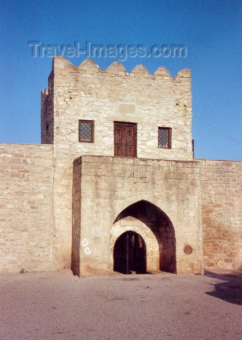 azer24: Azerbaijan - Surakhany / Suraxani : Ateshgah fire temple - Zoroastrian temple -  religion - Zoroastrianism - photo by M.Torres) - (c) Travel-Images.com - Stock Photography agency - Image Bank