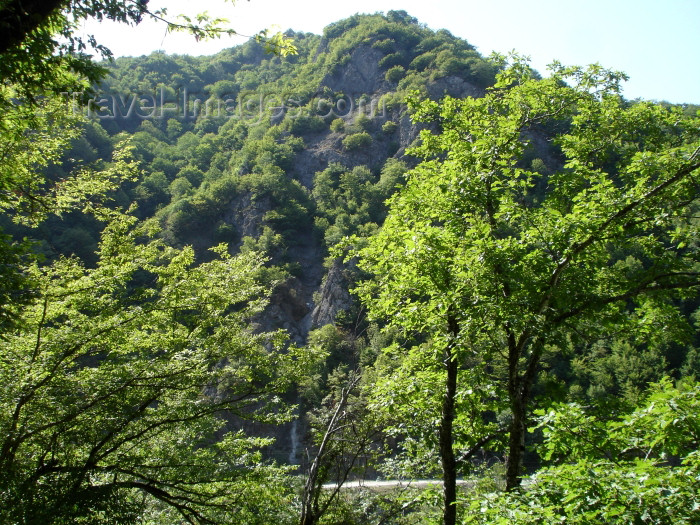 azer262: Azerbaijan - Lahic / Lahuj (Ismailly Rayon): hills and woods (photo by Rashad Khalilov) - (c) Travel-Images.com - Stock Photography agency - Image Bank