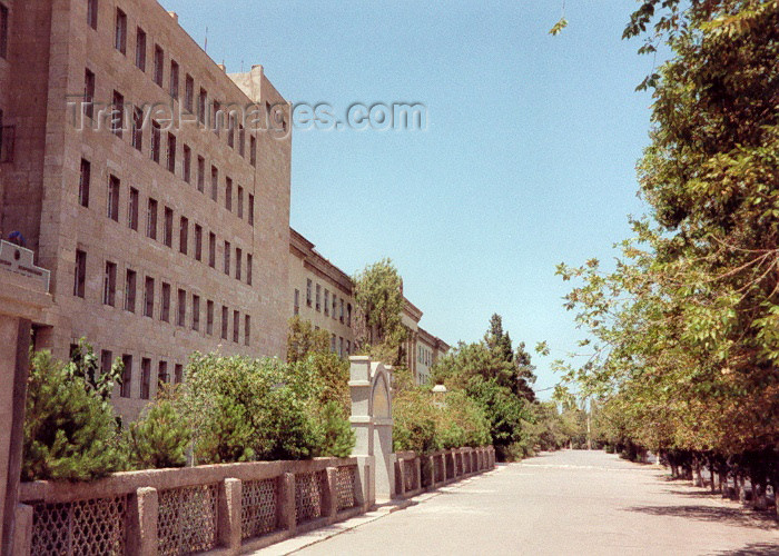 azer27: Azerbaijan - Sumgait: Boulevard (photo by M.Torres) - (c) Travel-Images.com - Stock Photography agency - Image Bank