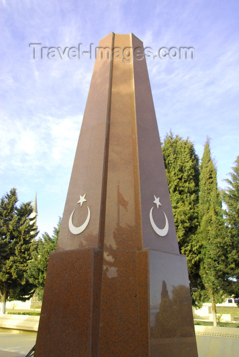 azer289: Azerbaijan - Baku: Turkish war monument - obelisk - Martyrs' alley - photo by Miguel Torres - (c) Travel-Images.com - Stock Photography agency - Image Bank