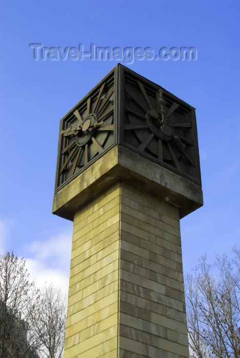 azer291: Azerbaijan - Baku: clock on Fountain Square - photo by Miguel Torres - (c) Travel-Images.com - Stock Photography agency - Image Bank