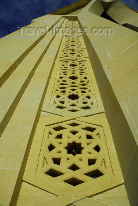 azer299: Azerbaijan - Baku: monument on Martyrs' Lane - decoration - Islamic Geometry - Nakhichevan tomb style - Shahidlar Hiyabany - photo by M.Torres - (c) Travel-Images.com - Stock Photography agency - Image Bank