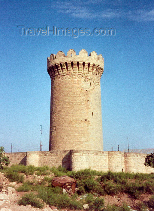 azer3: Azerbaijan - Mardakan: round tower - fortress - photo by M.Torres - (c) Travel-Images.com - Stock Photography agency - Image Bank